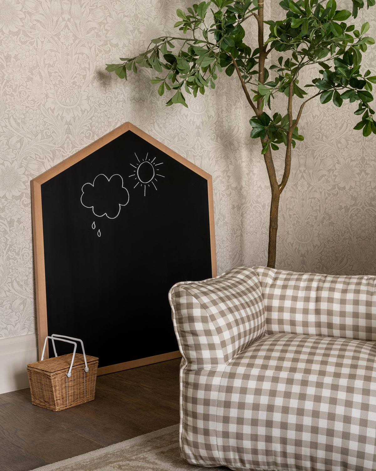 Credence, Oversized Chalkboard